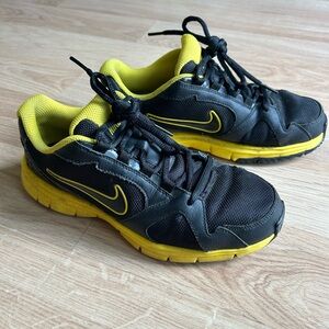 Nike youth Black and Yellow Sneakers